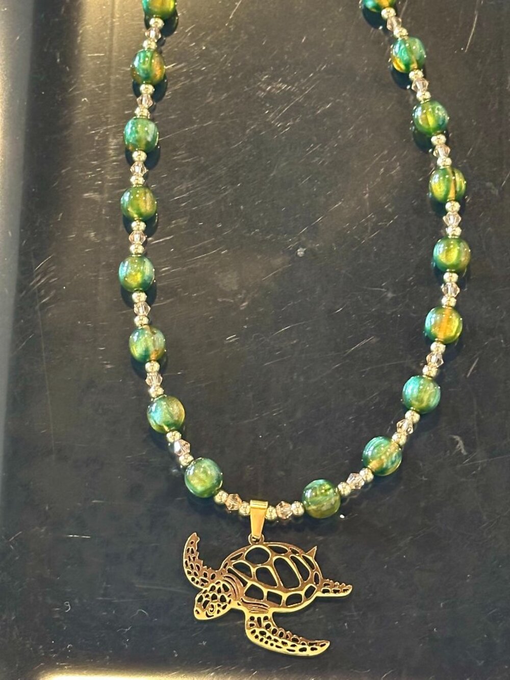 Beautiful Hawaiian Hono- Sea Turtle Pendant necklace 18 inches